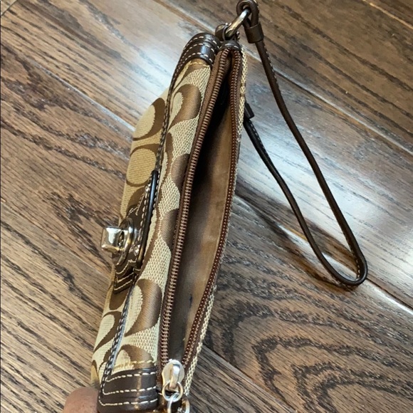 Coach wristlet - Picture 4 of 9